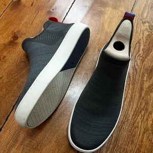 Rothy’s Model 010 The Boot (Chelsea) Fog Melange Color in Size 7